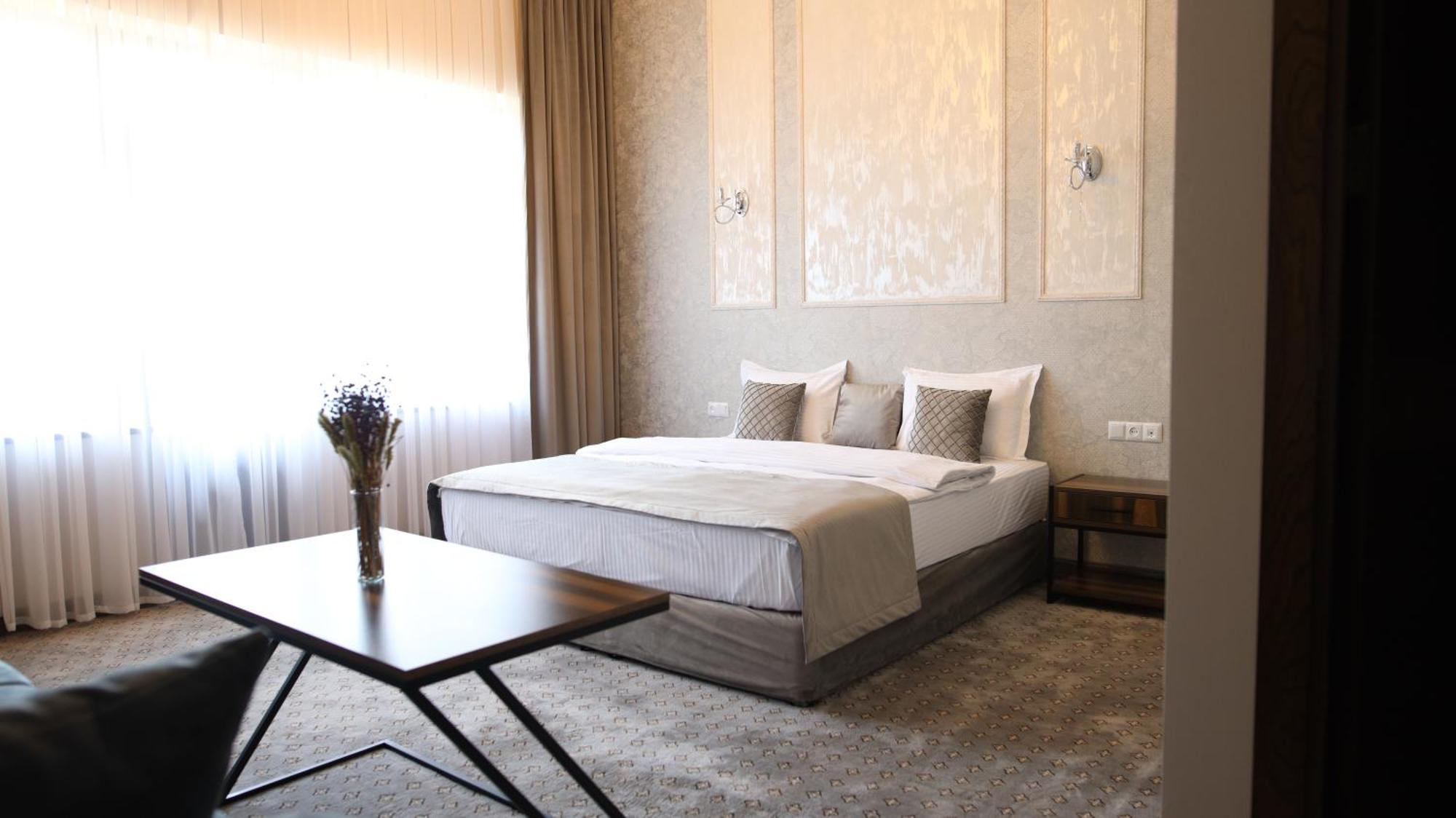 Bmg Hotel By Grigoryans Group กอริส ภายนอก รูปภาพ