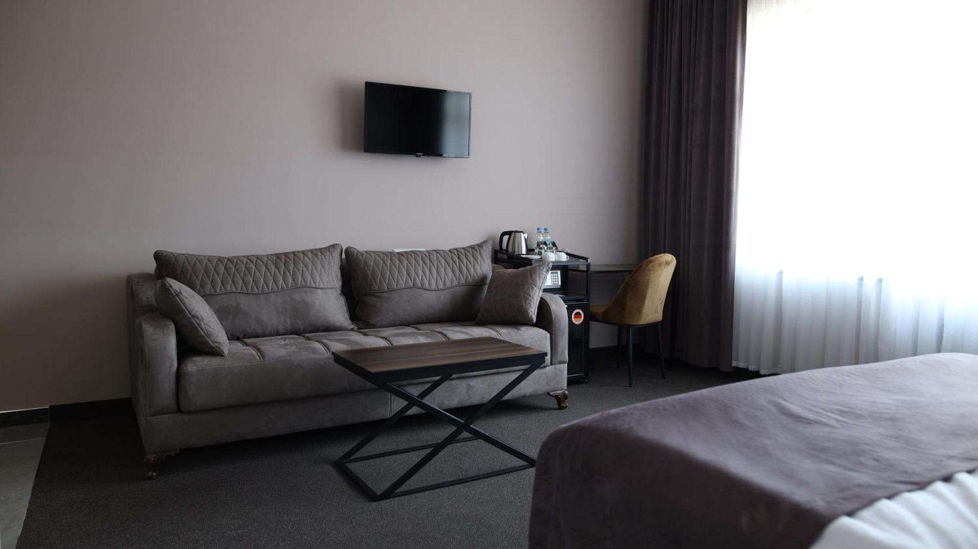 Bmg Hotel By Grigoryans Group กอริส ภายนอก รูปภาพ