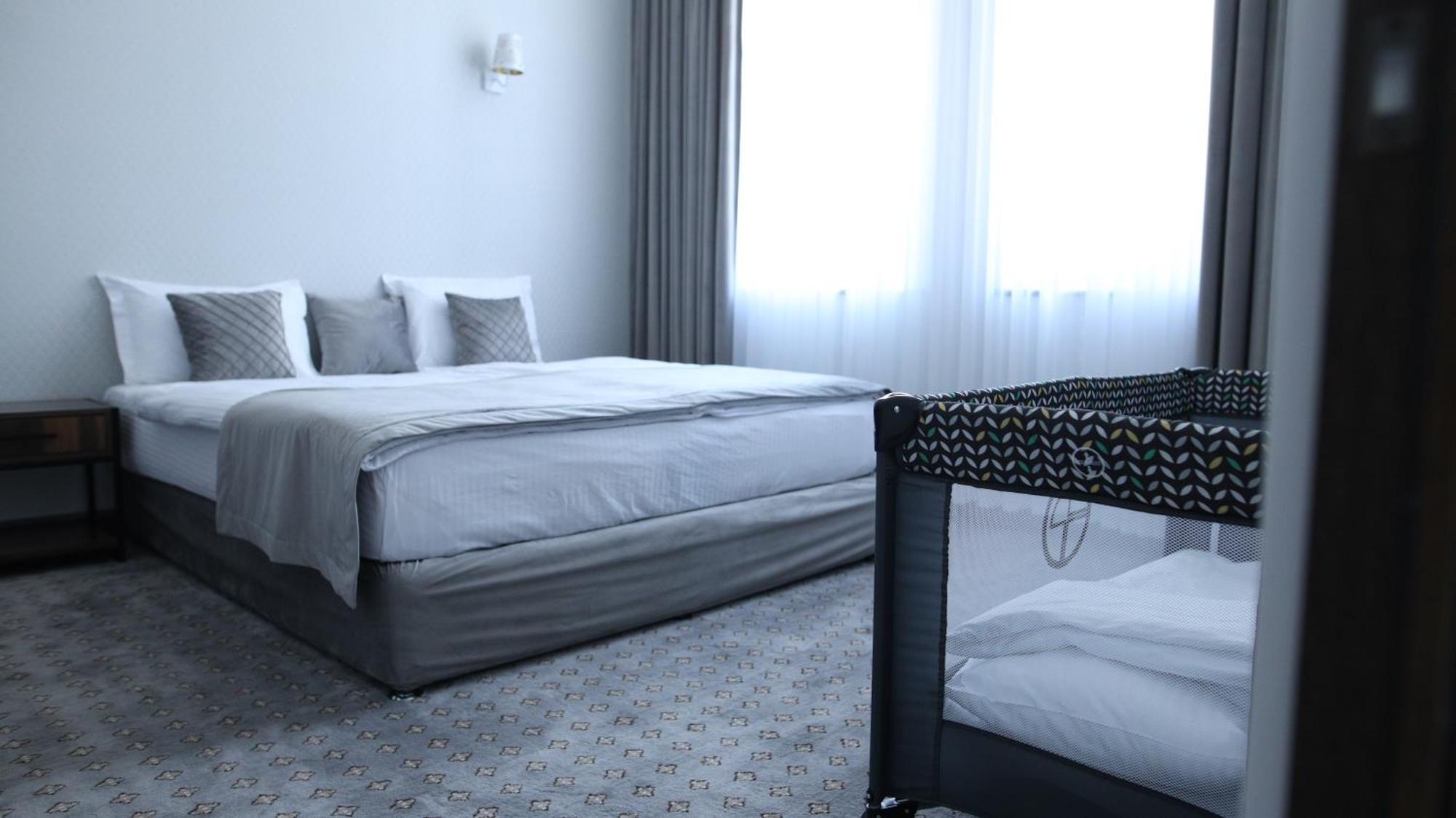 Bmg Hotel By Grigoryans Group กอริส ภายนอก รูปภาพ