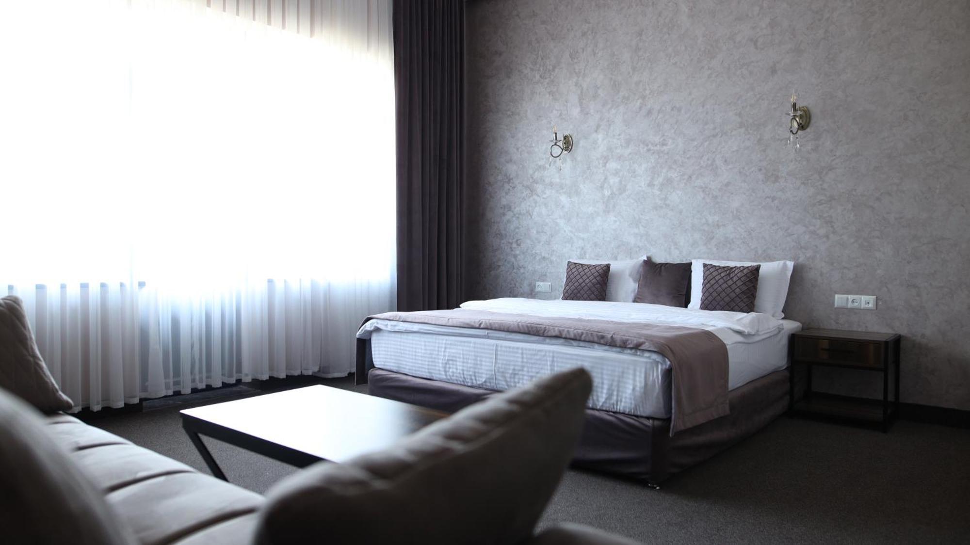 Bmg Hotel By Grigoryans Group กอริส ภายนอก รูปภาพ
