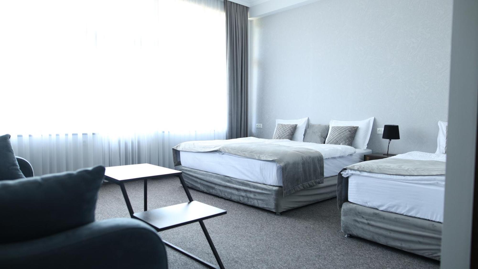 Bmg Hotel By Grigoryans Group กอริส ภายนอก รูปภาพ