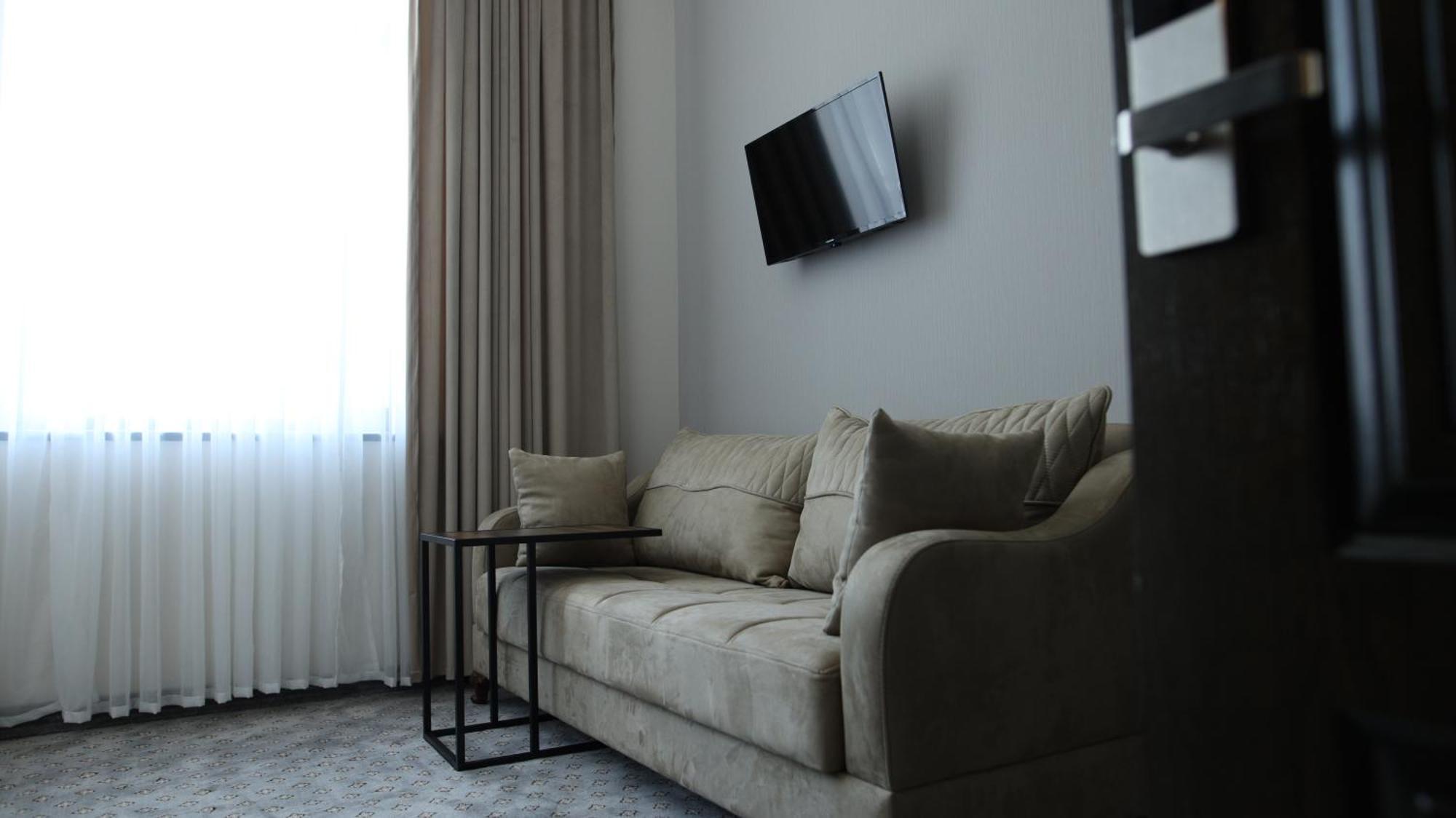Bmg Hotel By Grigoryans Group กอริส ภายนอก รูปภาพ